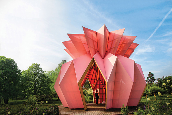 Mundo Design: na Inglaterra, Studio Morison implanta um pavilhão ''tutti frutti'' inspirado em galpíµes de jardinagem georgianos.